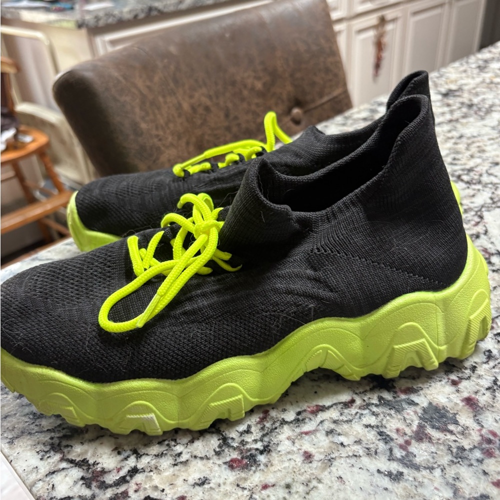 Black and Neon Green Women's Athletic Shoes